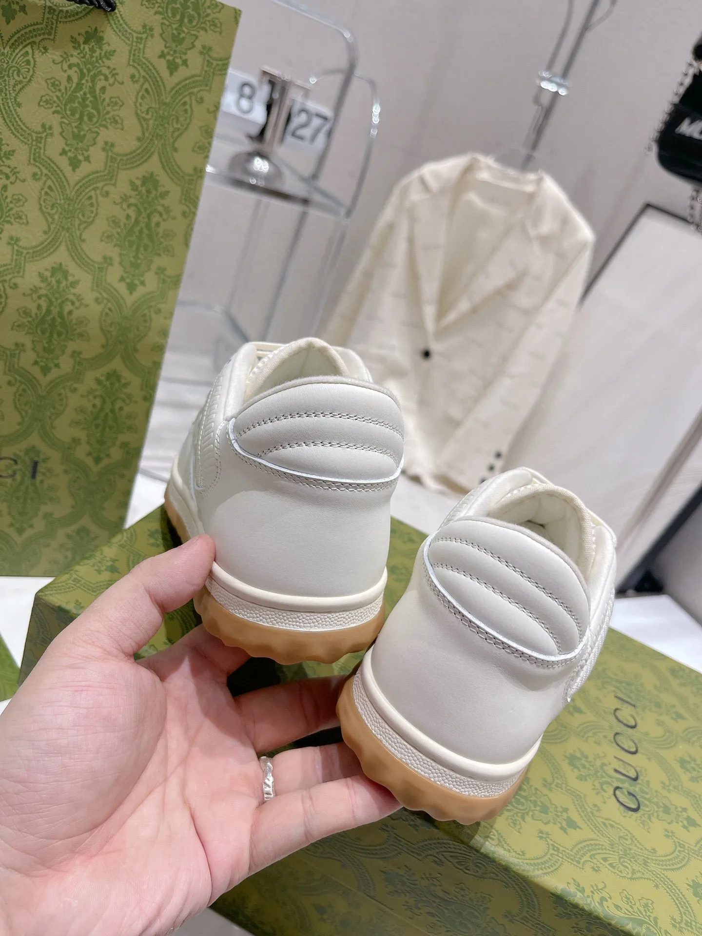 👟👟Ex-factory price 520👟👟 Women's Shoes Factory Gucci Gucci 2023 latest hot model MAC80 sports shoes couple style casual retro distressed dirty shoes small dirty shoes white shoes original purchase development production Gucci MAC80 new hot model series The exquisite and compact interlocking double G logo romantically interprets the aesthetic concept of this series. Made of off-white leather, retro inspiration is cleverly integrated into the design of sports shoes, reinterpreting the brand logo. Fabric: Original custom imported first-layer cowhide. Lining: Original custom imported breathable mesh lining. Outsole: Original molded two-color T👟👟factory price U outsole. Bottom thickness: 3CM. Size: Women's 35-40 / Men's 39-45 (44.45 non-refundable)